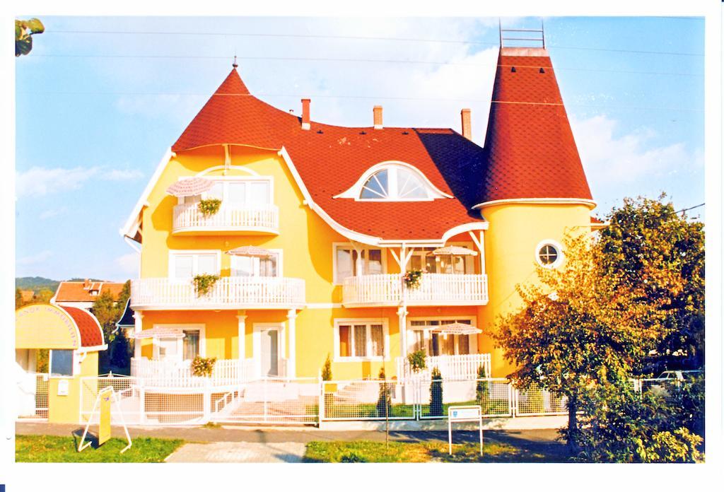 Terezia Guest-House Hotel Vonyarcvashegy Bagian luar foto