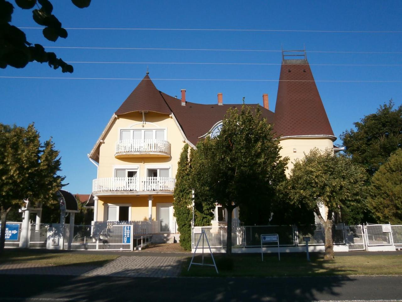 Terezia Guest-House Hotel Vonyarcvashegy Bagian luar foto